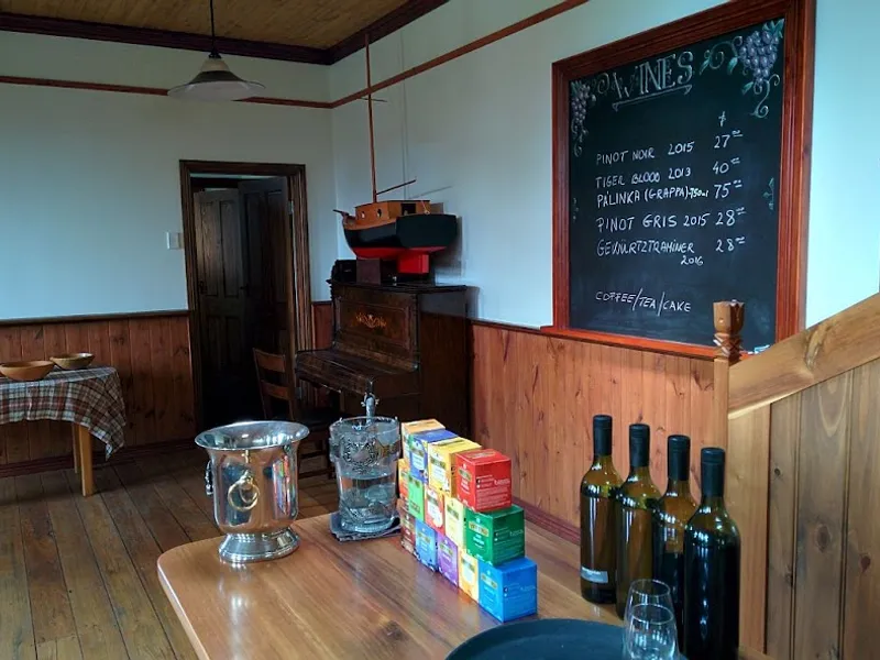 Roslyn Estate winery in Campania, TAS